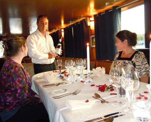 C'est la Vie Barge - Dinner © Barge Vacations