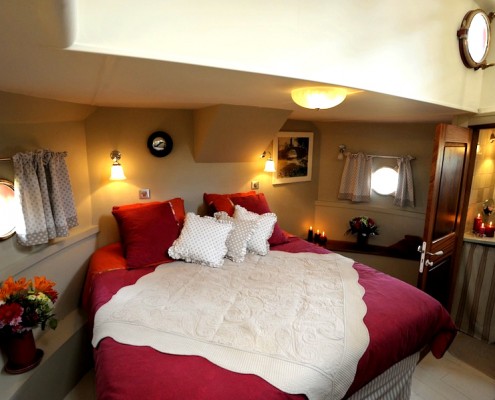 Pissaro Cabin - Fandango Barge © Barge Vacations