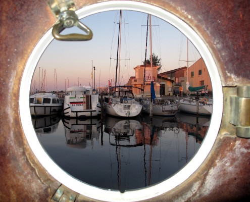 Porthole - Tango Barge, Canal du Midi © Barge Vacations